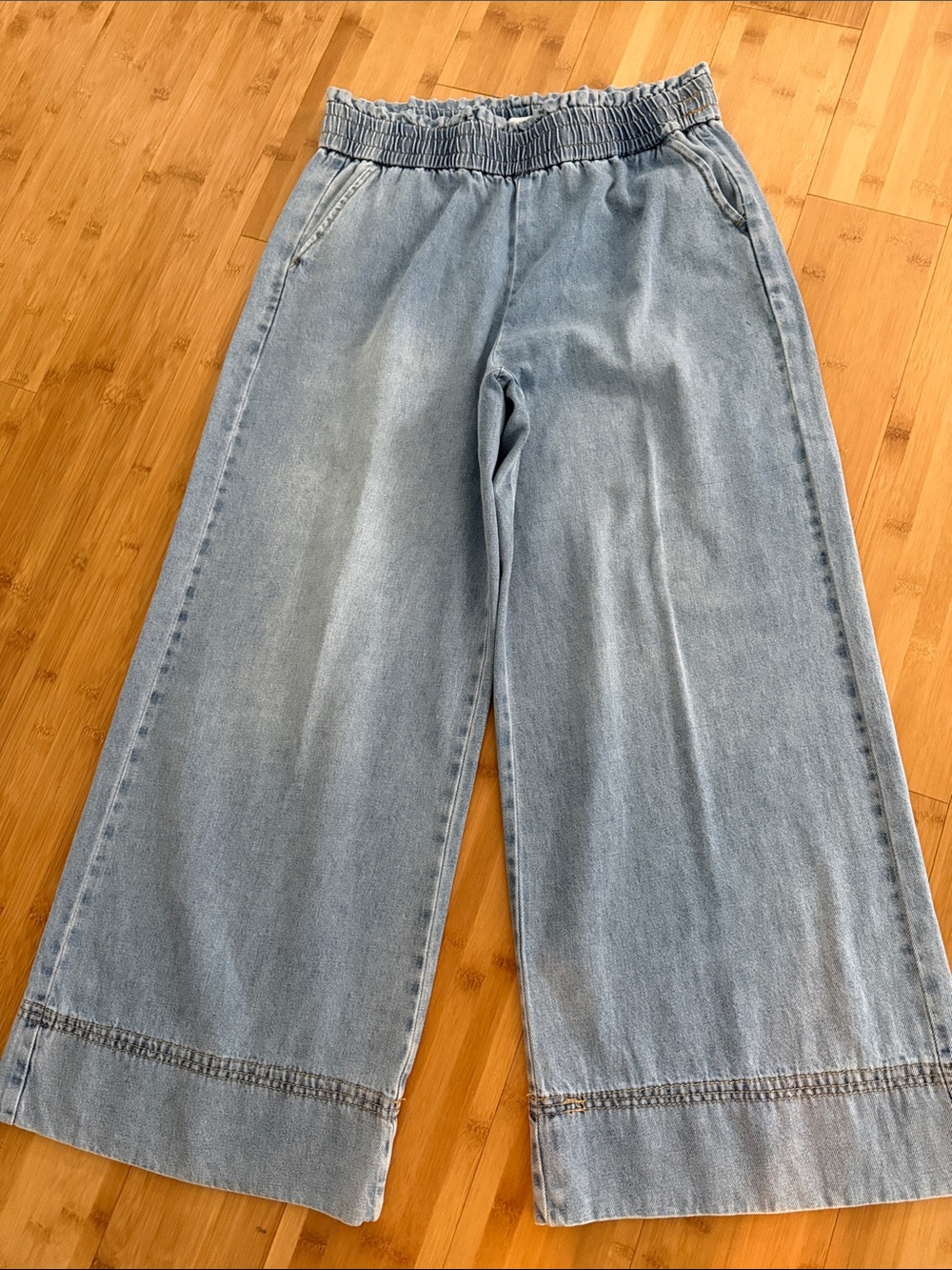 Kensie Light Wash Pull on Wide Leg Jeans